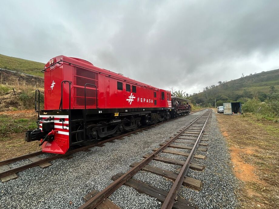 Expresso da Mantiqueira inicia viagens-teste entre SP e MG com passeio histórico